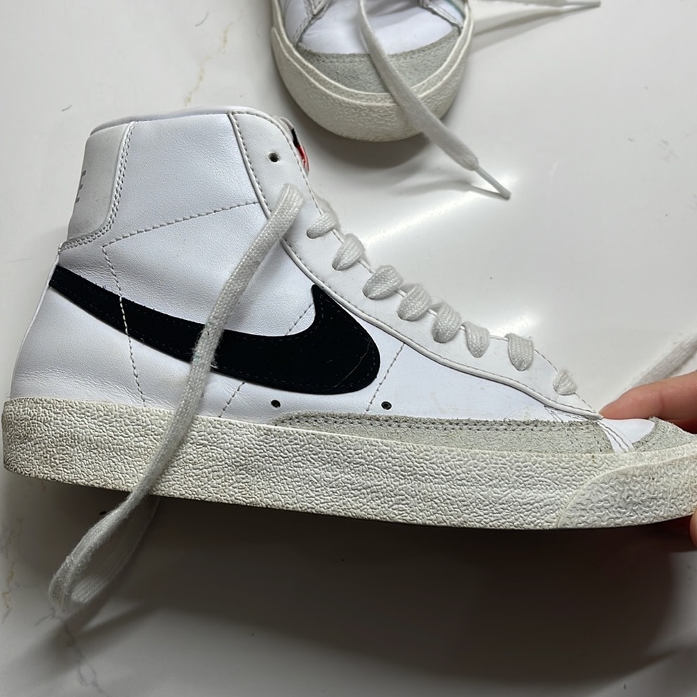 Women Nike blazers size: 7.5